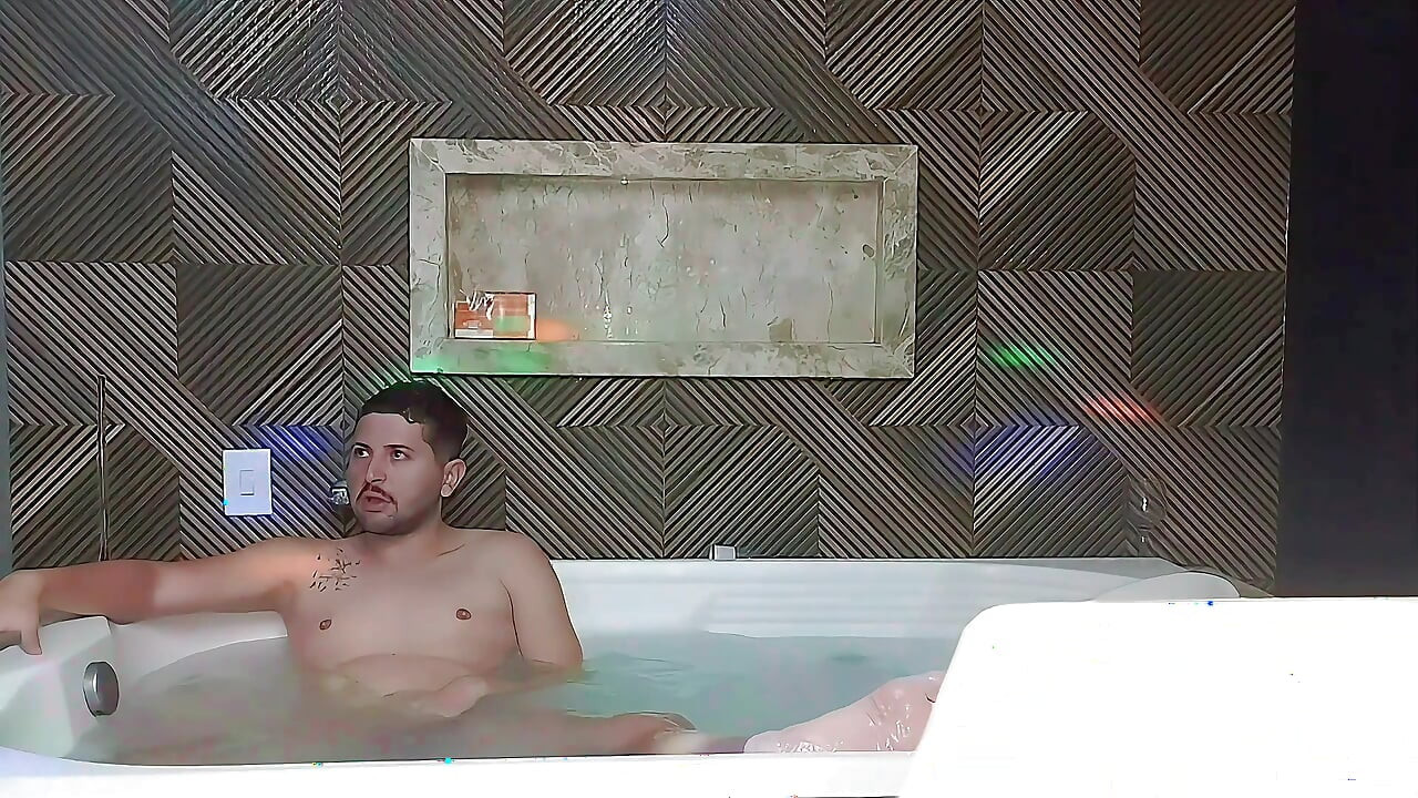 我和我的朋友们在展览中为他们举办了一场派对.