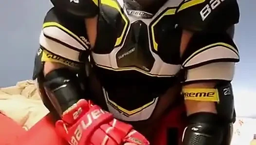 Kullanılmış hokey ekipmanlarında oynayacak birinin olmasını gerçekten istiyorum