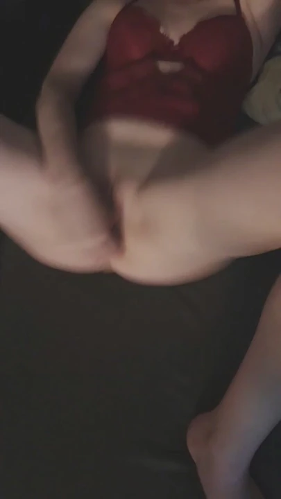 I dildo my pretty little ass 2/2