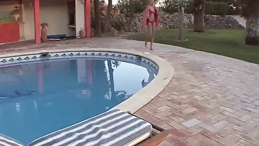Karolina king, bikini-strip
