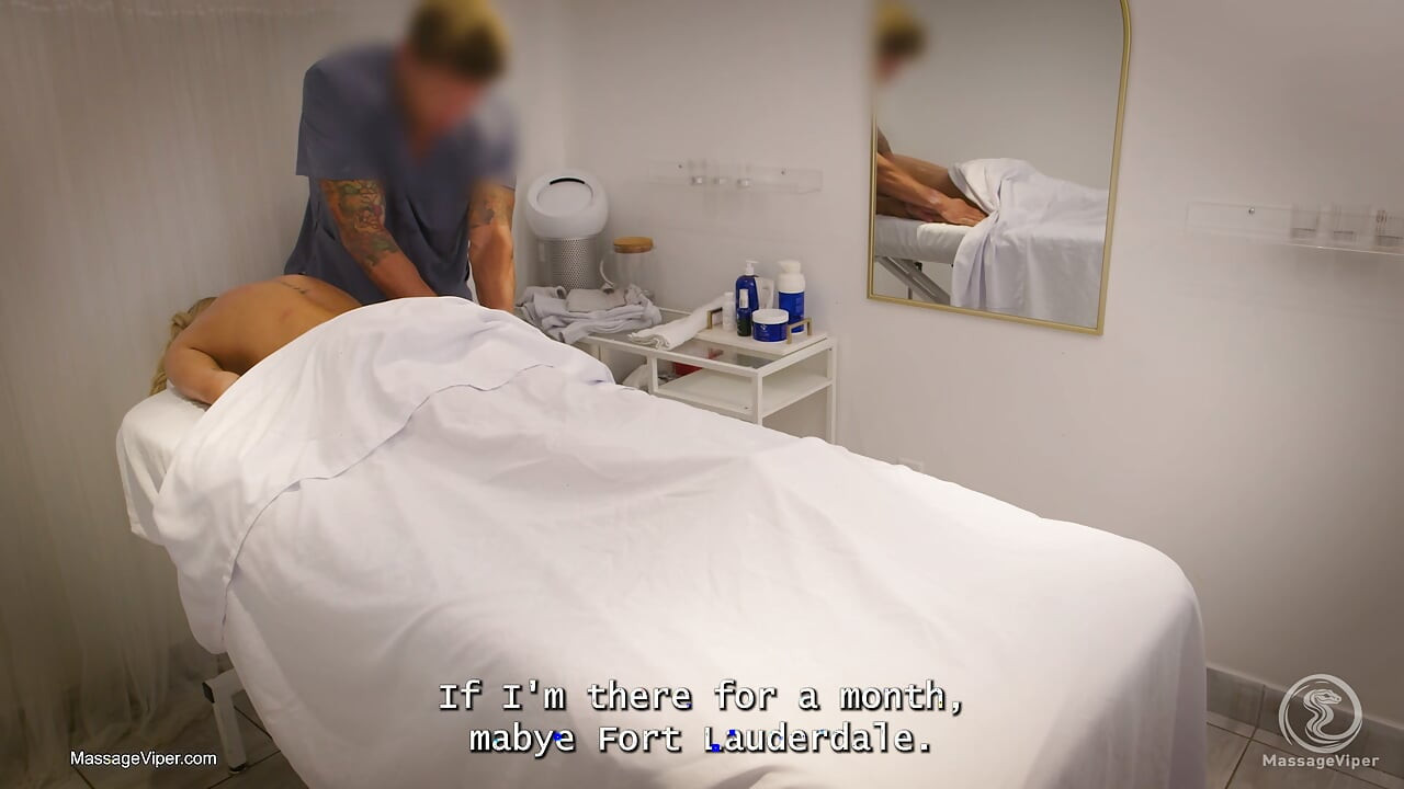Blonde fitness model fucking her massage therapist