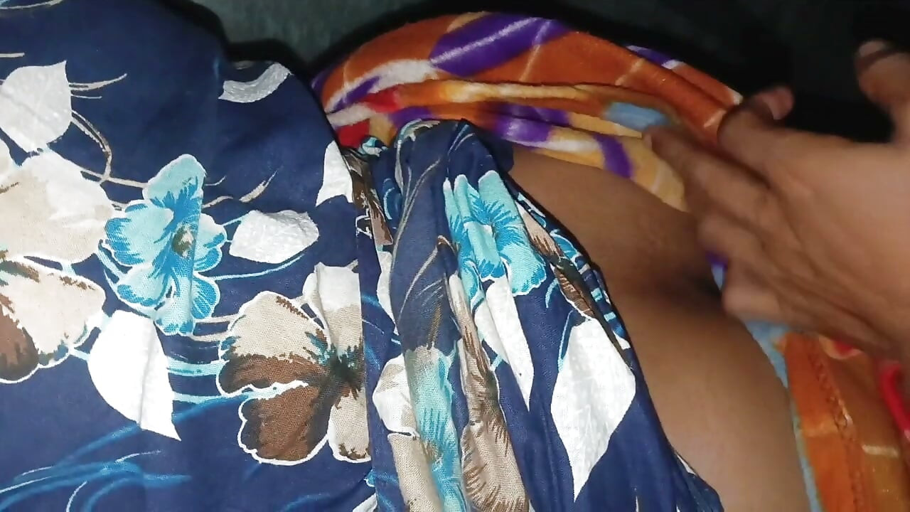 Se filtró el MMS de la chica del pueblo desi follando con su novio en su casa.