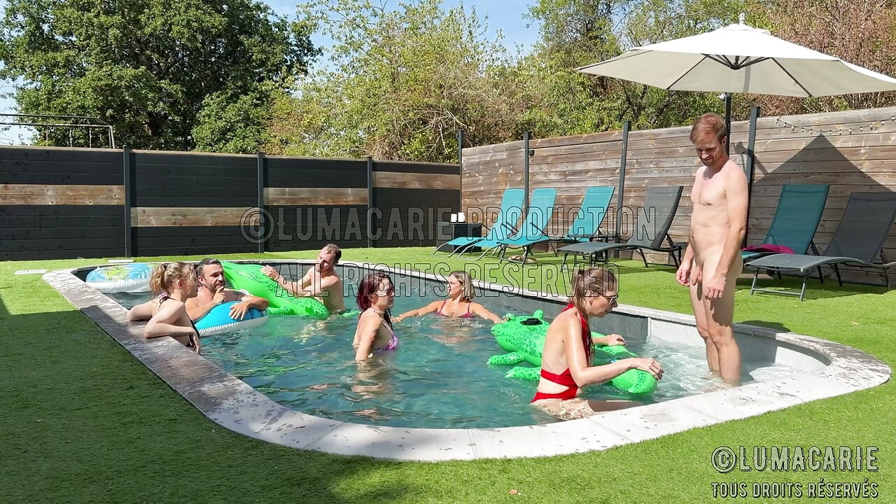 Orgie am Pool