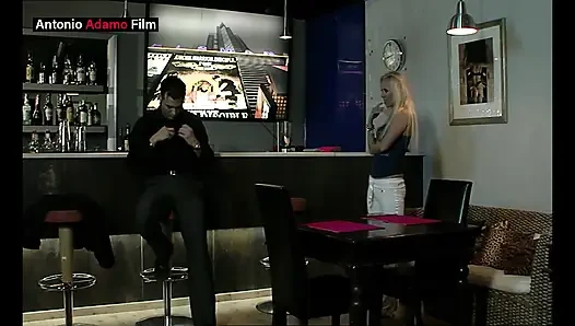 Хороший минет в общественном месте.