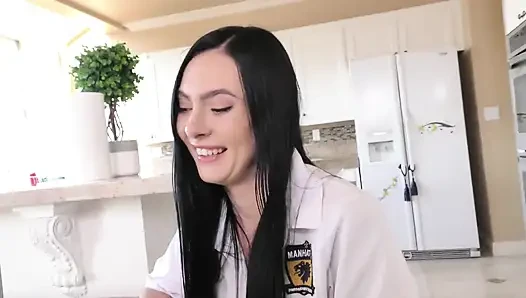 Marley brinx pengen dientot pakai seragam gadis ini