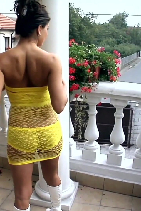 Dla Kate z dużymi piersiami nie ma znaczenia, kto jest kutasem, to jest to, co jest! Lubi Lauro i Mugur