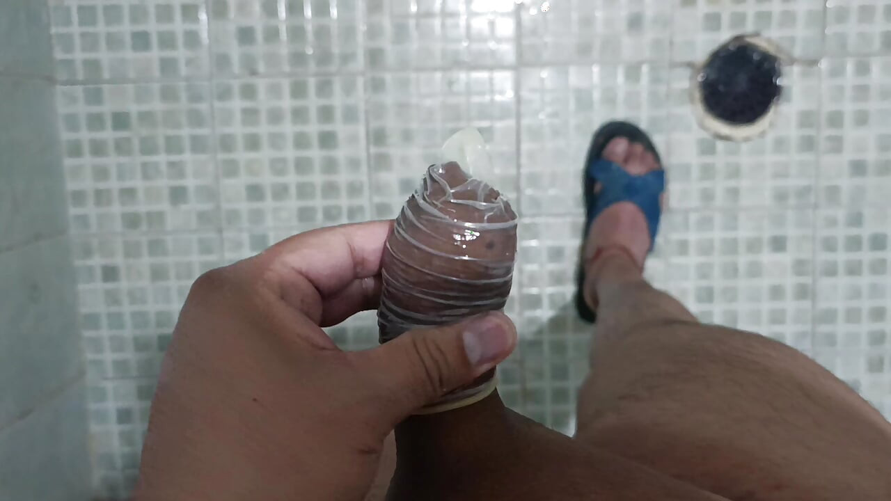 家でシャワーを浴びるときはコンドームを使います