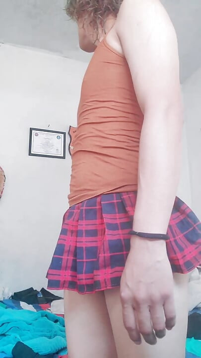 Femboy leger med dildo