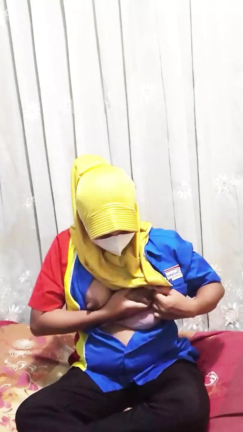 Indomaret 员工女孩自慰