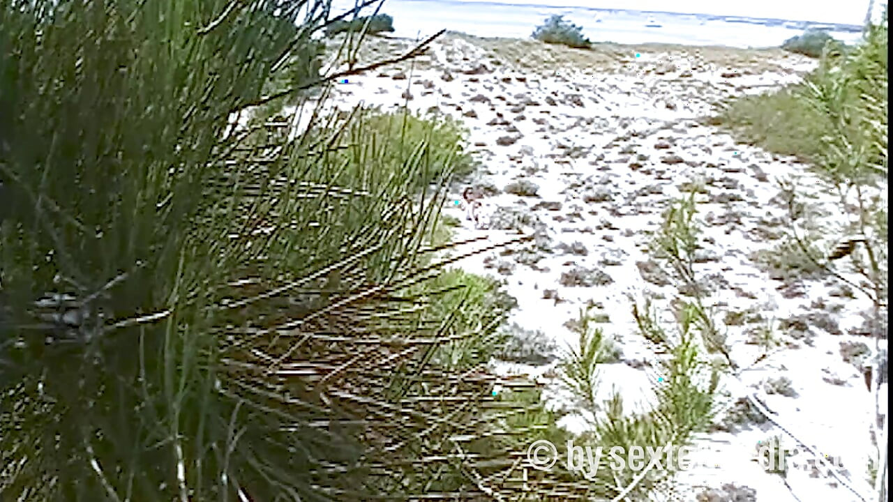 Sexig MILF Naken På Nudiststranden