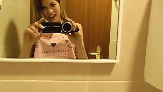 Macarena Lewis uyandığımda beni iki kez boşaltıyor