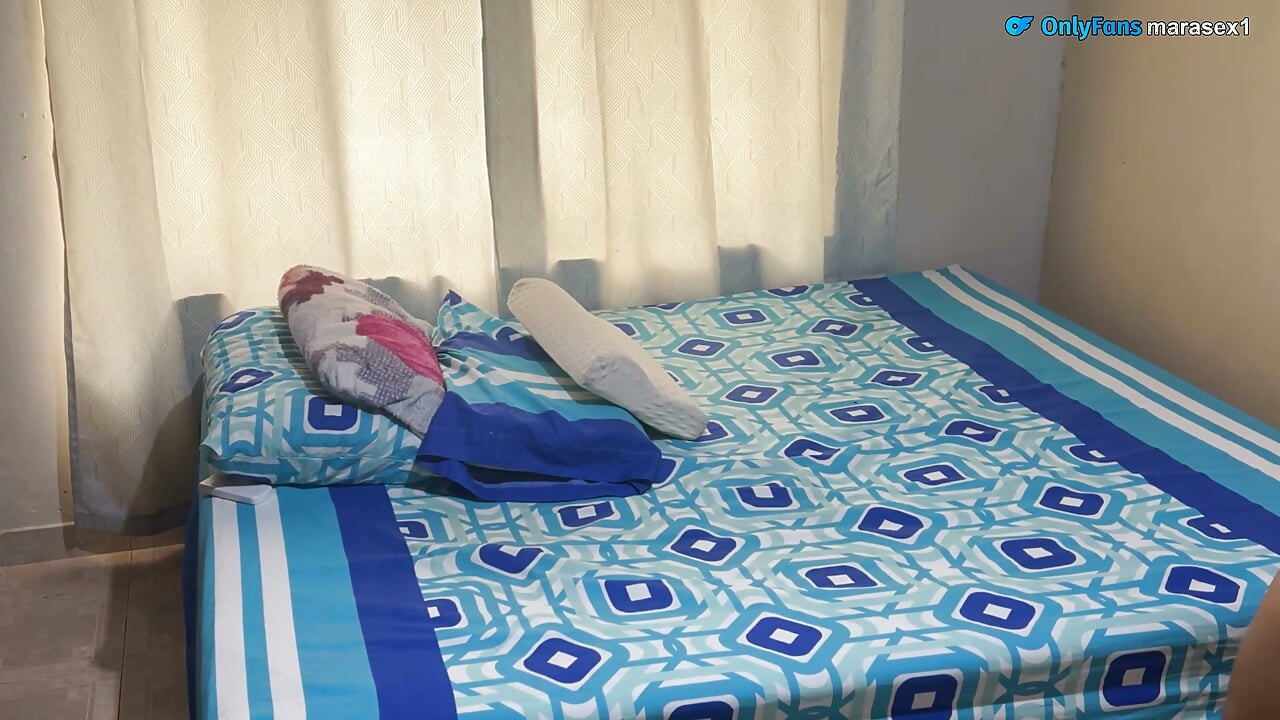 Nikdy jsem to předtím nedělal. Sexy nováček chce modelovat a nechat se ošeptat.