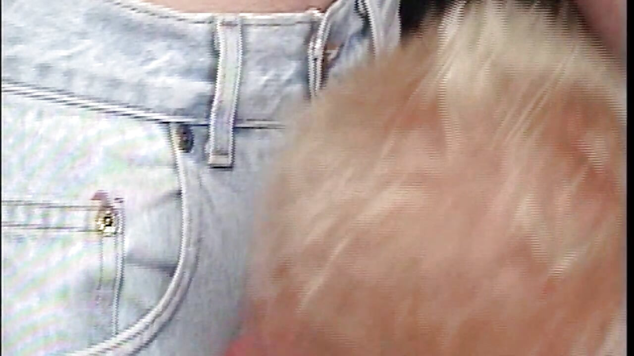 Возбужденный папочка-гей живет в своих самых глубоких фантазиях с его большим мясистым членом