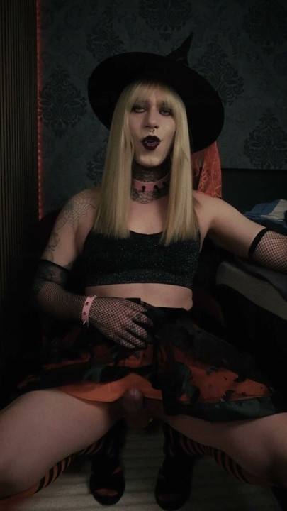 Watch the Blair Bitch jerk off