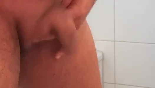 Yarakla mastürbasyon yapıyor