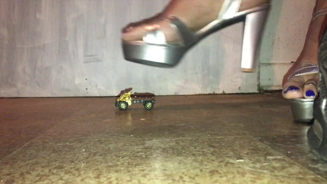 Jammi Cummings TS Giantess 3
