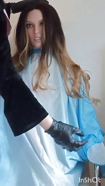 Šareni najlonski frizerski ogrtači fetiš modeliranje s Lauren