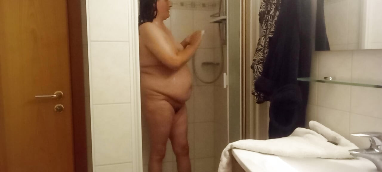 Hot shower, big curves and a lot of femininity...