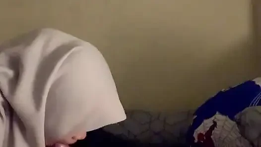 Ich ficke den schwanz meiner stiefschwester, wenn es ruhig ist