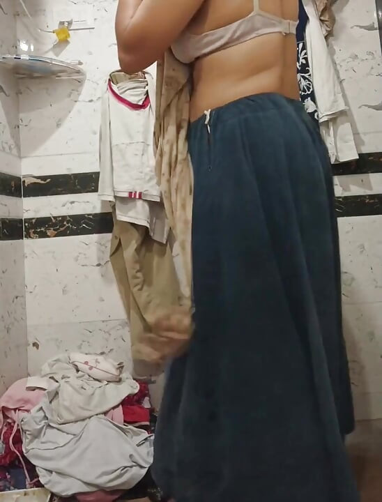 Priya Bhabi 화장실 깨끗한 비디오