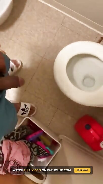 私の友人の膣内で激しい射精ゲイ