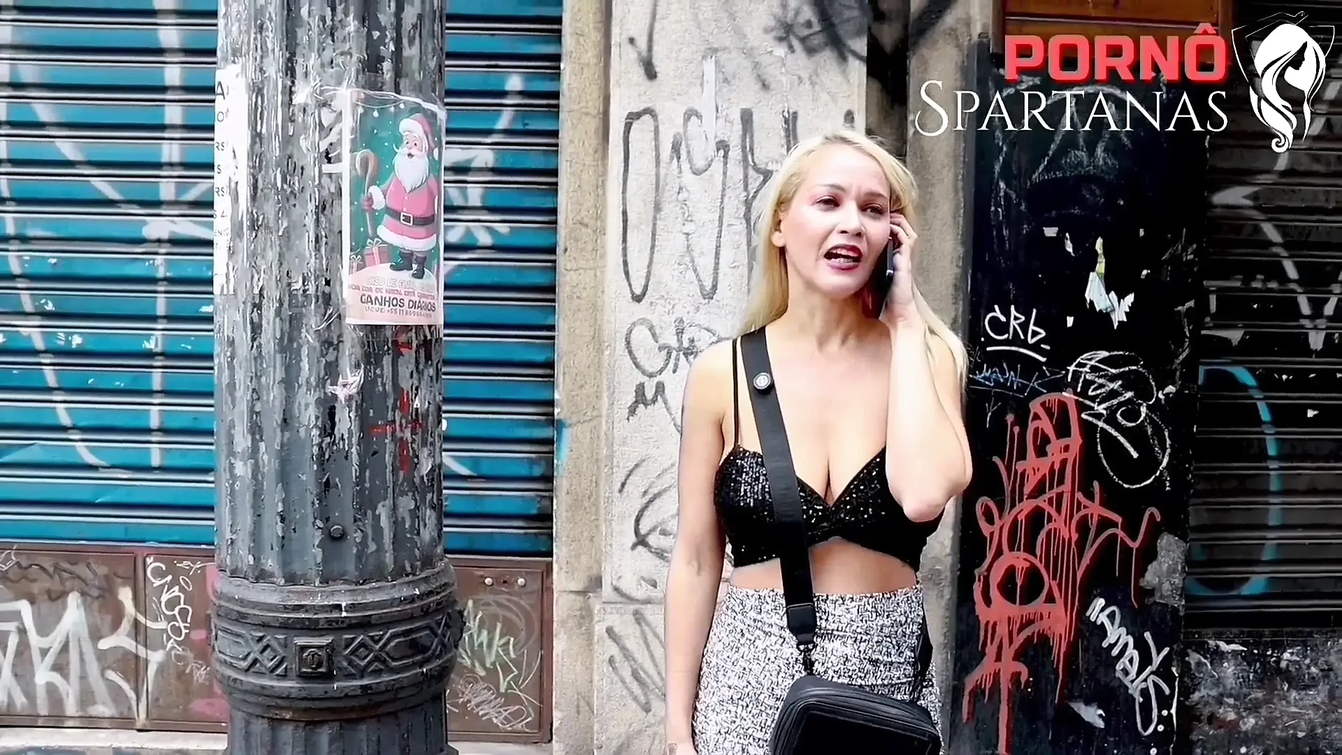 Hot Elf Ended Up in Santa’s Huge Christmas Turkey