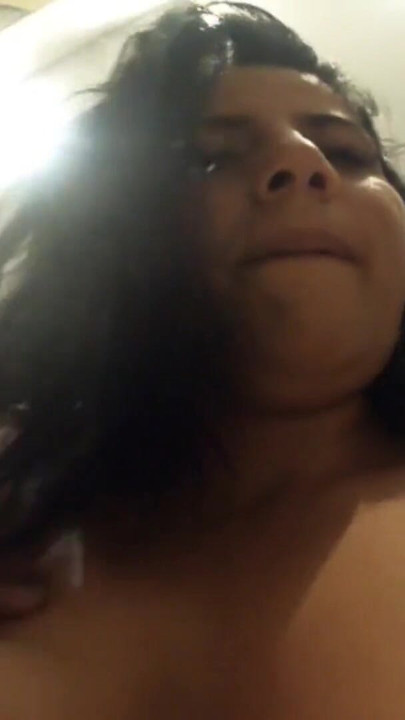 Meme uçlarım yine hareket ediyor üvey baba onları sıkabilir misin lütfen tangamı benimle yana kaydır - jhodez1 | Klip 2