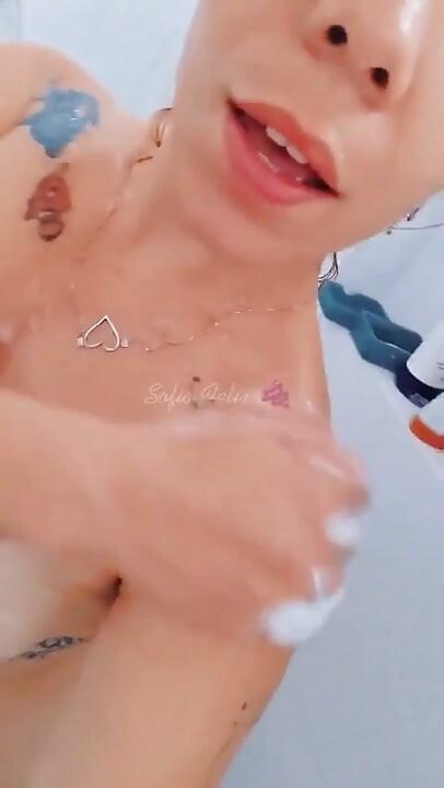 Köstliche rothaarige in der badewanne - Sofia felix
