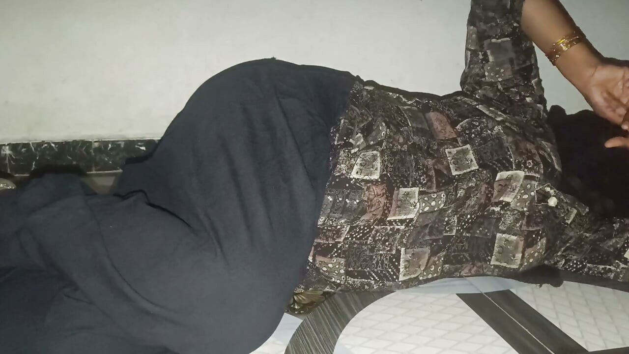 Gaon ki desi bhabhi ki desi style mein thukaee devar ke sath