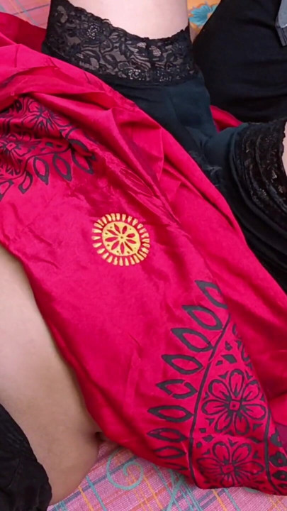 Sexy Bengali woman wearing saree calls her boyfriend saying come quickly, no one is at my house. | Clip 2