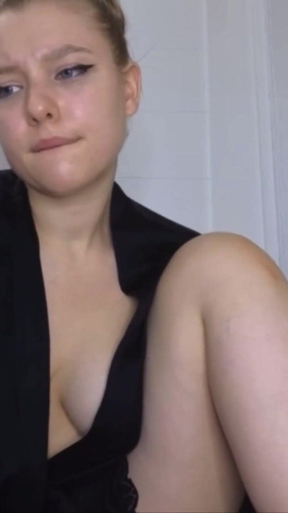 Zapanjujući trenutak iz "First time anal fingering"