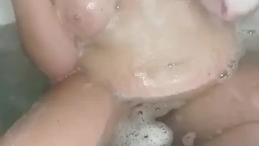 JOI - Frustrasi Di Kamar Mandi Saya