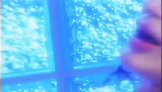 Brunette and blonde babes cum swapping for a finish