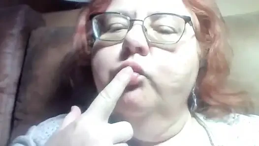BBW gibt Ihnen Nahaufnahme ihrer nake Lippen und mund küssen und lecken ihre Lippen für sie, ein angeforderter Clip!