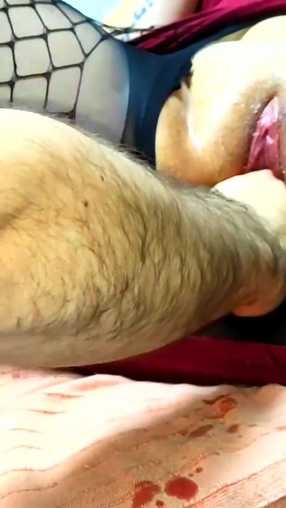 Mesti tengok detik dari "Kejutan kawan dengan palam besar di dalam saya dan dia ternganga dan fisted pepek merah jambu saya yang lapar dan nymph"