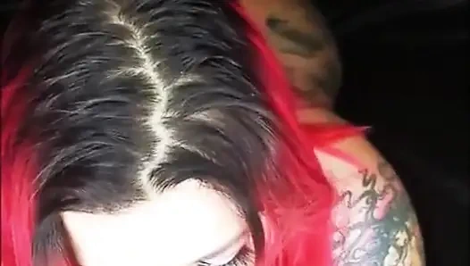 Büyük dildo emen sürtük