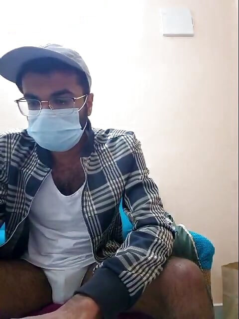 デシの下着を着けた童貞ゲイの締まったアナルにディルドを挿入して射精する小さいチンポ