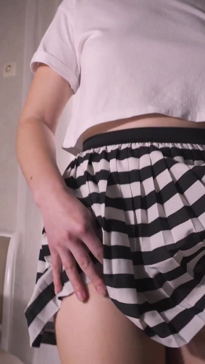 Japanese Girl Flashing White Panty Cameltoe Upskrt | Clip 1