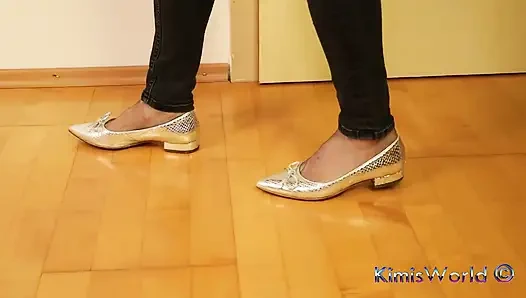 Asmr Nylon Footsteps - Glänzende Wohnungen, die auf Holzboden klopfen