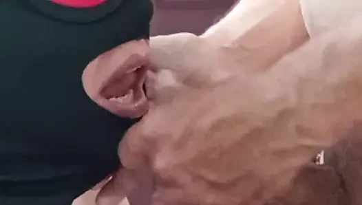 Maskeli büyük memeli oral seks ve anal seks