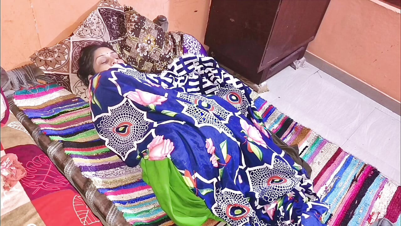 Mi linda hermanastra me da la oportunidad de follar ayer. Los dos disfrutamos de noche completa