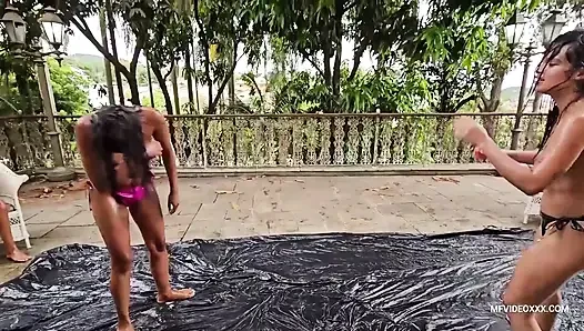 Pertarungan super hot tiga cewek imut yang super seksi