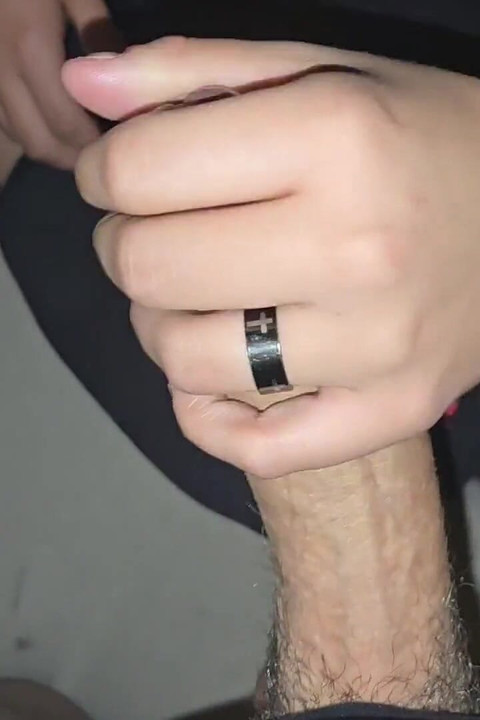 สาวรุ่นแม่น่าเย็ดชักว่าวควยหนุ่มจนเขาน้ําแตกอย่างหนัก