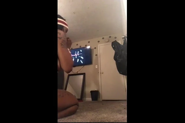 two thots shakin that ass