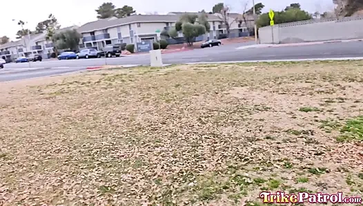 Trikepatrol, tante seksi asia dengan toket besar lagi asik olahraga intens