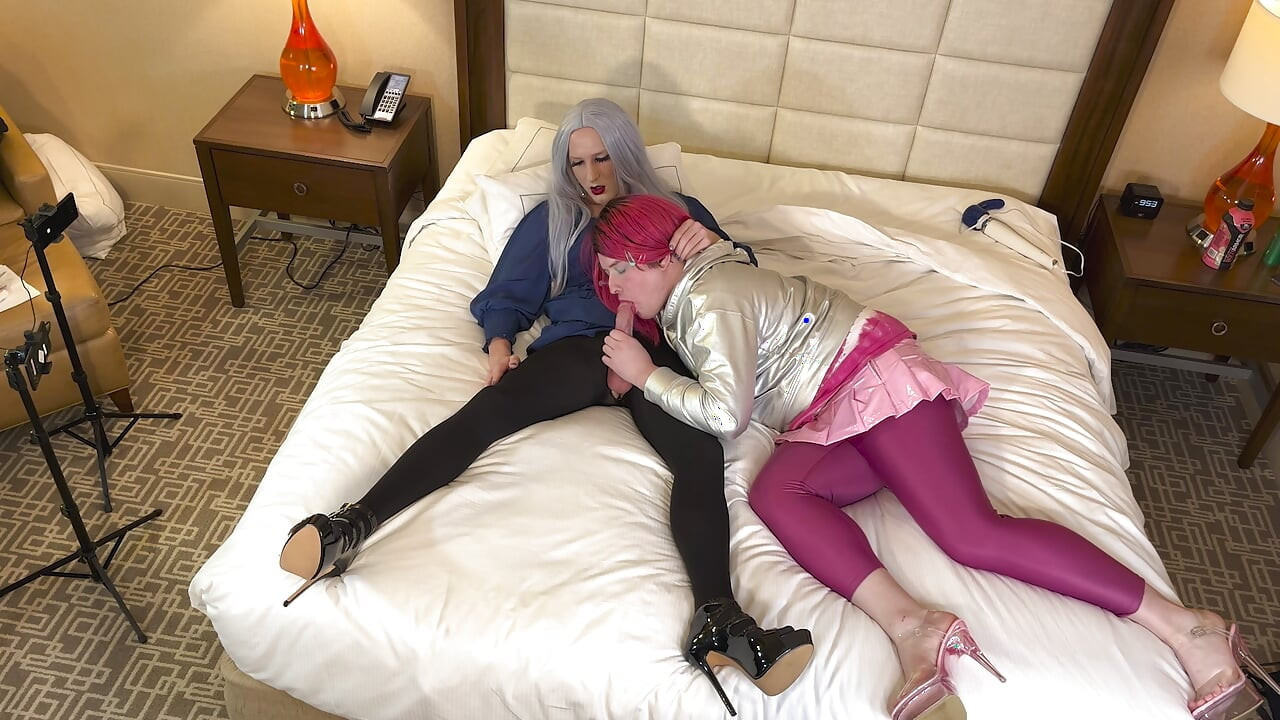 เย็ดแต่งตัวข้ามเพศคนสวยมากและดูดสาวผมแดง - คลิปสั้น 1