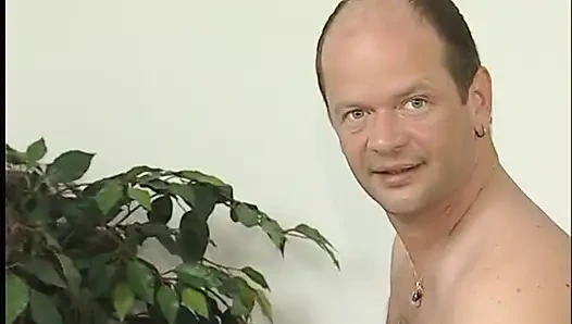 Blonde reife wird in ihre haarige fotze gefickt