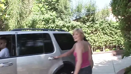 Adegan 3_blonde gadis nakal dengan bikini haileey james lagi asik ngentot pantatnya pakai bikini haileey james