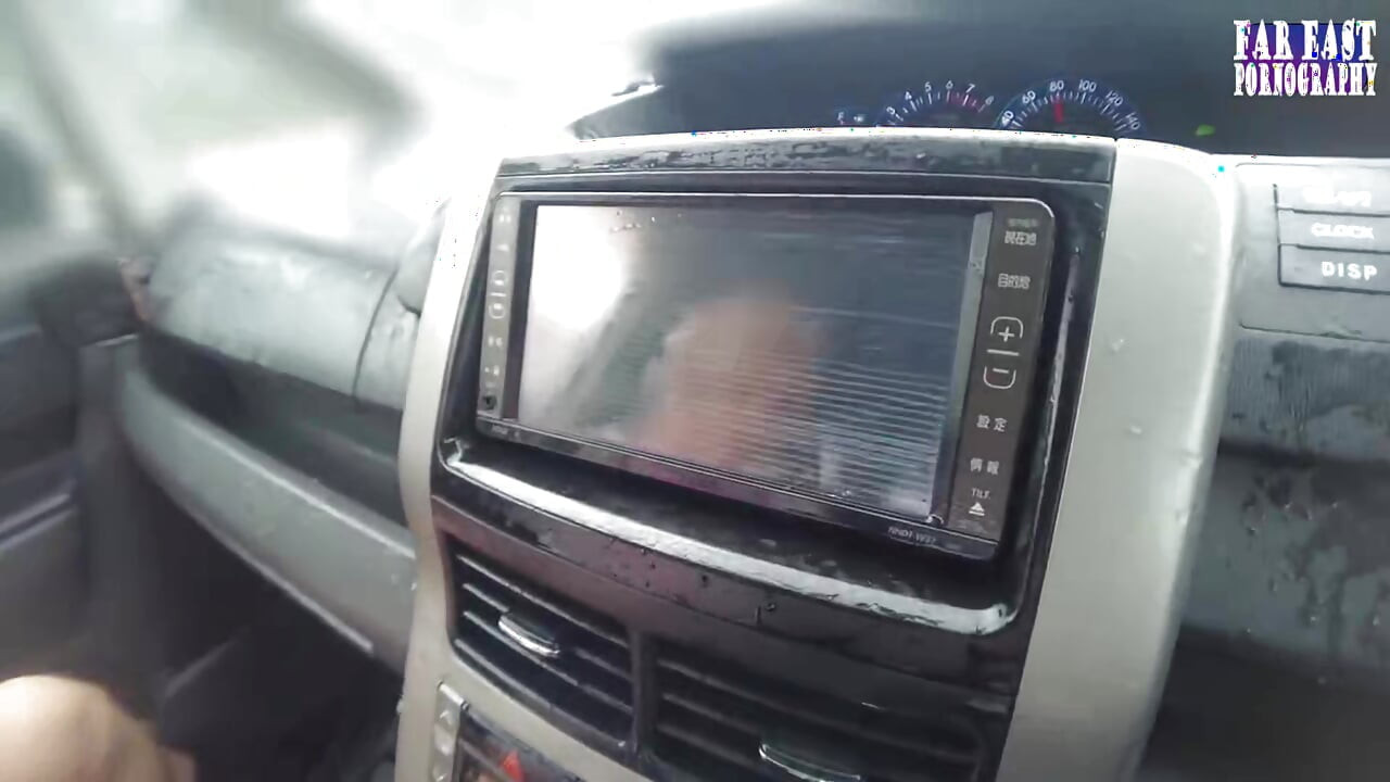 ブロンド美女が濡れた狂騒に浸るスプラッシュプレイ エピソード1