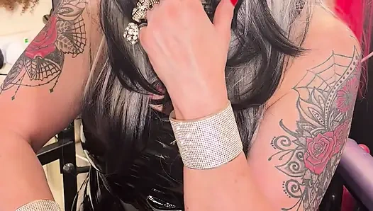 КУРЯЩАЯ ШИРЛИ